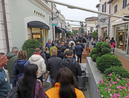 Una folla enorme per il Fashion Festival all’Outlet: le foto del record di presenze