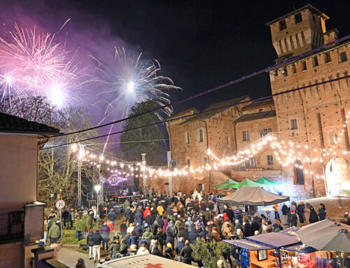 Fuochi d’artificio a Pozzolo: lo spettacolo natalizio sullo sfondo del castello