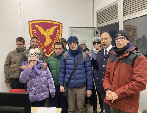 Il gruppo di Corriamo e nuotiamo insieme dalla Polfer di Novi per imparare la sicurezza